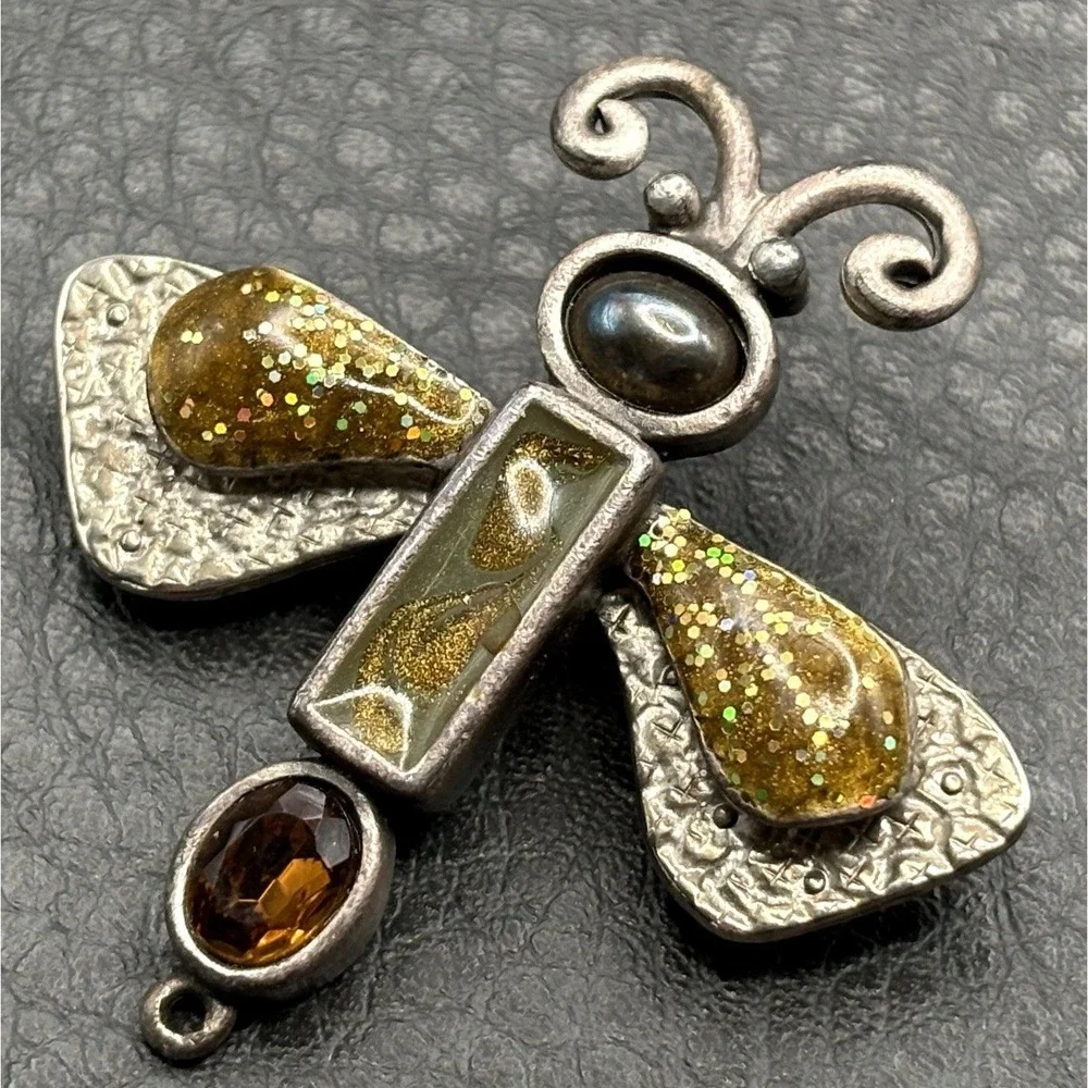 Vintage Bee Insect Brooch Pin Glitter Onyx Topaz Acccents Textured Win Gold Tone